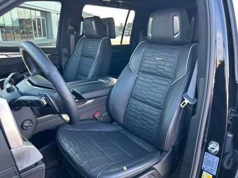 Certified 2026 Cadillac Escalade ESV Platinum Luxury w/ LPO, Floor Liner Package AWD/4WD image 21
