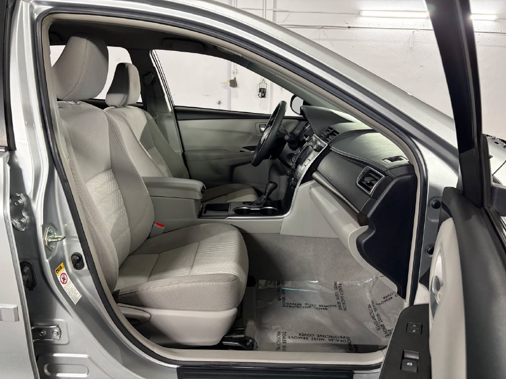 Used 2016 Toyota Camry LE FWD image 39