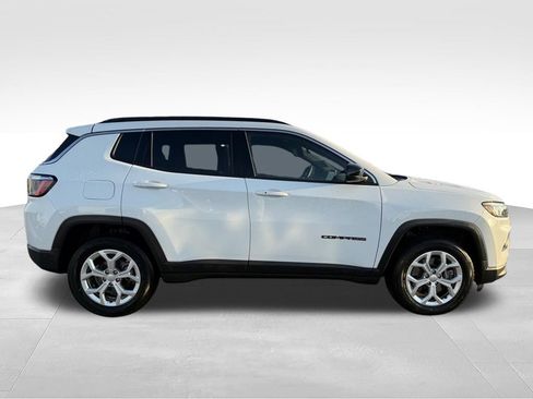 Used 2024 Jeep Compass Latitude AWD/4WD image 26