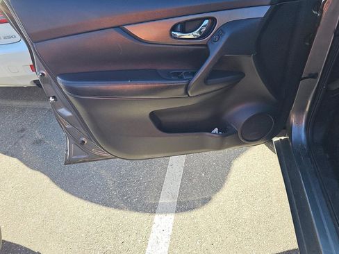 Used 2016 Nissan Rogue S image 12