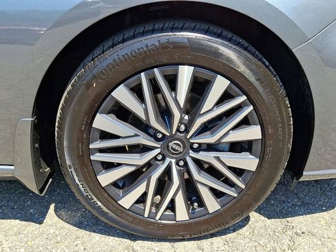 Used 2023 Nissan Altima 2.5 SV w/ SV Premium Package FWD image 8