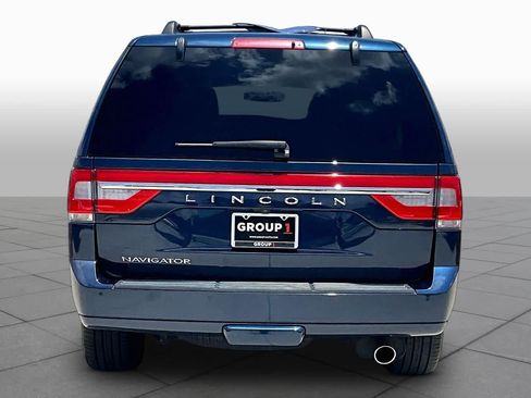 Used 2017 Lincoln Navigator Select RWD image 5