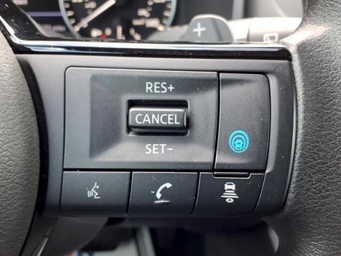 Used 2022 Nissan Rogue SV image 32