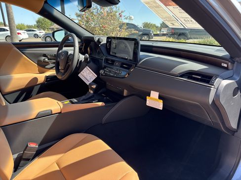 New 2025 Lexus ES 350 w/ Premium Package image 13