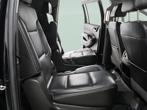 Used 2018 Chevrolet Suburban Premier AWD/4WD image 36