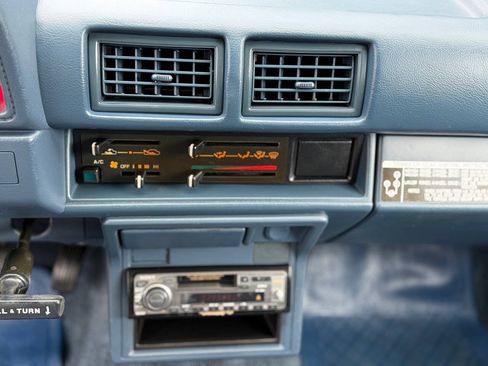 Used 1988 Toyota Pickup 4x4 Regular Cab image 13