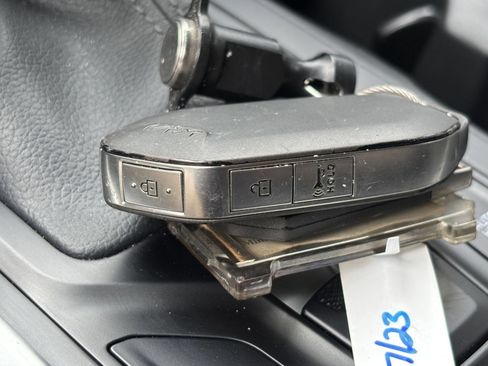 Used 2026 Kia Carnival FWD image 21