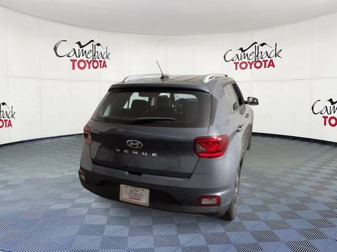 Used 2025 Hyundai Venue SEL FWD image 9