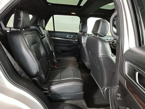 Used 2017 Ford Explorer Platinum AWD/4WD image 29