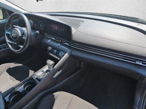 Certified 2025 Hyundai Elantra SEL FWD image 24