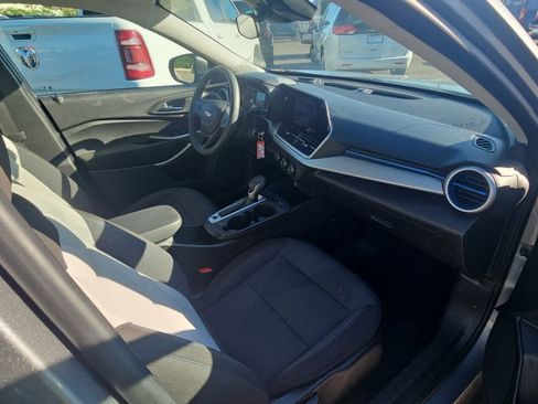 Used 2025 Chevrolet Trax LS FWD image 13