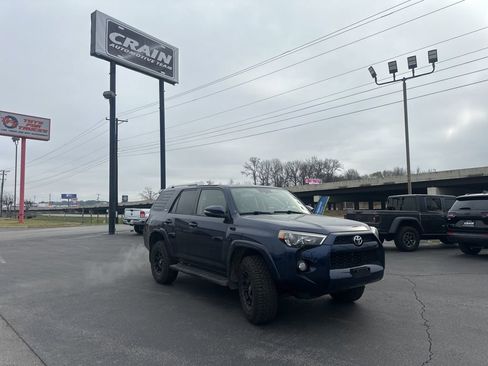Used 2015 Toyota 4Runner SR5 Premium image 2