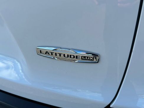 Used 2021 Jeep Cherokee Latitude Lux w/ Comfort/Convenience Group FWD image 47