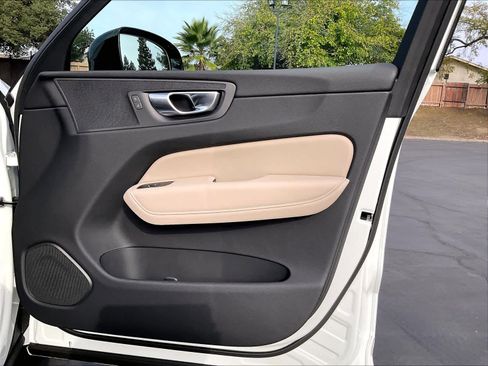 New 2026 Volvo XC60 B5 Core image 30