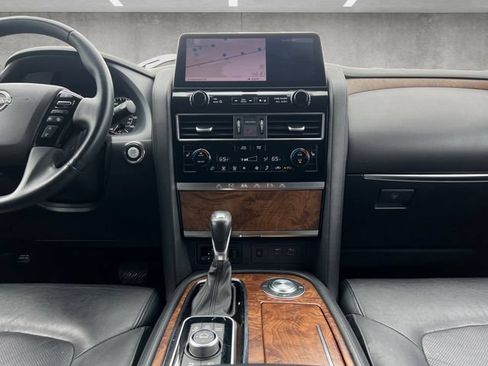 Used 2024 Nissan Armada SL RWD image 3