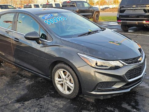 Used 2017 Chevrolet Cruze LT image 1
