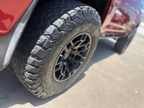 Used 2018 Toyota 4Runner TRD Off-Road Premium AWD/4WD image 7