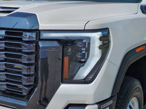 Used 2024 GMC Sierra 3500 Denali Ultimate AWD/4WD image 9