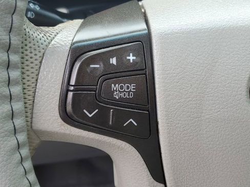 Used 2011 Toyota Sienna XLE image 15