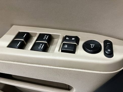 Used 2015 Honda Pilot Touring image 14