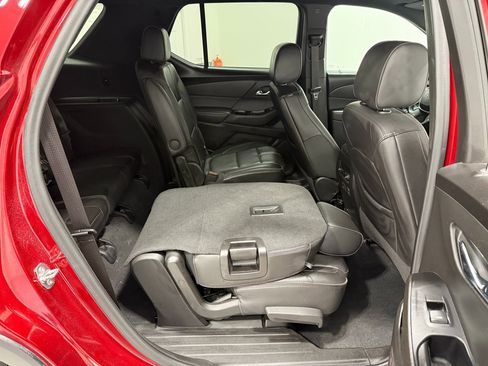 Used 2023 Chevrolet Traverse RS image 38