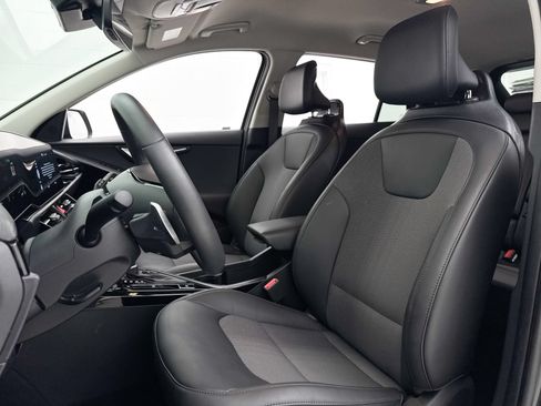 Used 2025 Kia Niro EX FWD image 20