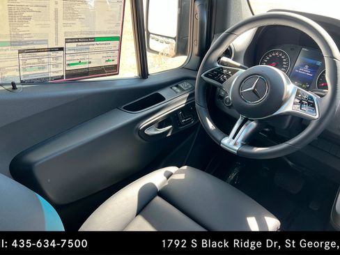 Used 2025 Mercedes-Benz Sprinter 2500 image 11