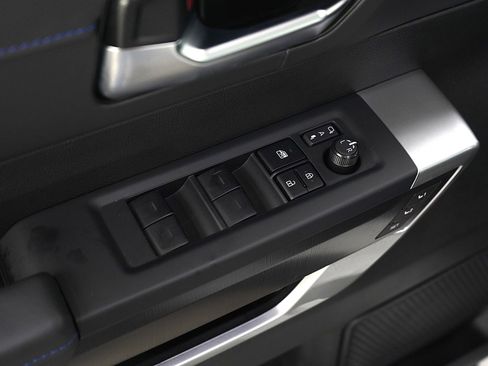 Used 2025 Toyota Sequoia Platinum image 21