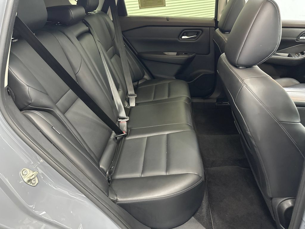 Used 2023 Nissan Rogue SV w/ SV Premium B Package FWD image 16