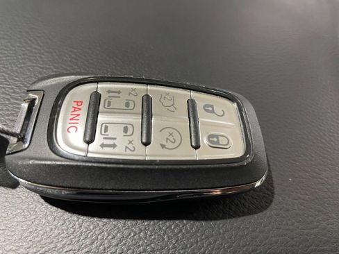 Used 2025 Chrysler Pacifica Select image 27