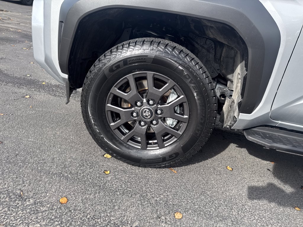 Certified 2025 Toyota 4Runner SR5 AWD/4WD image 26