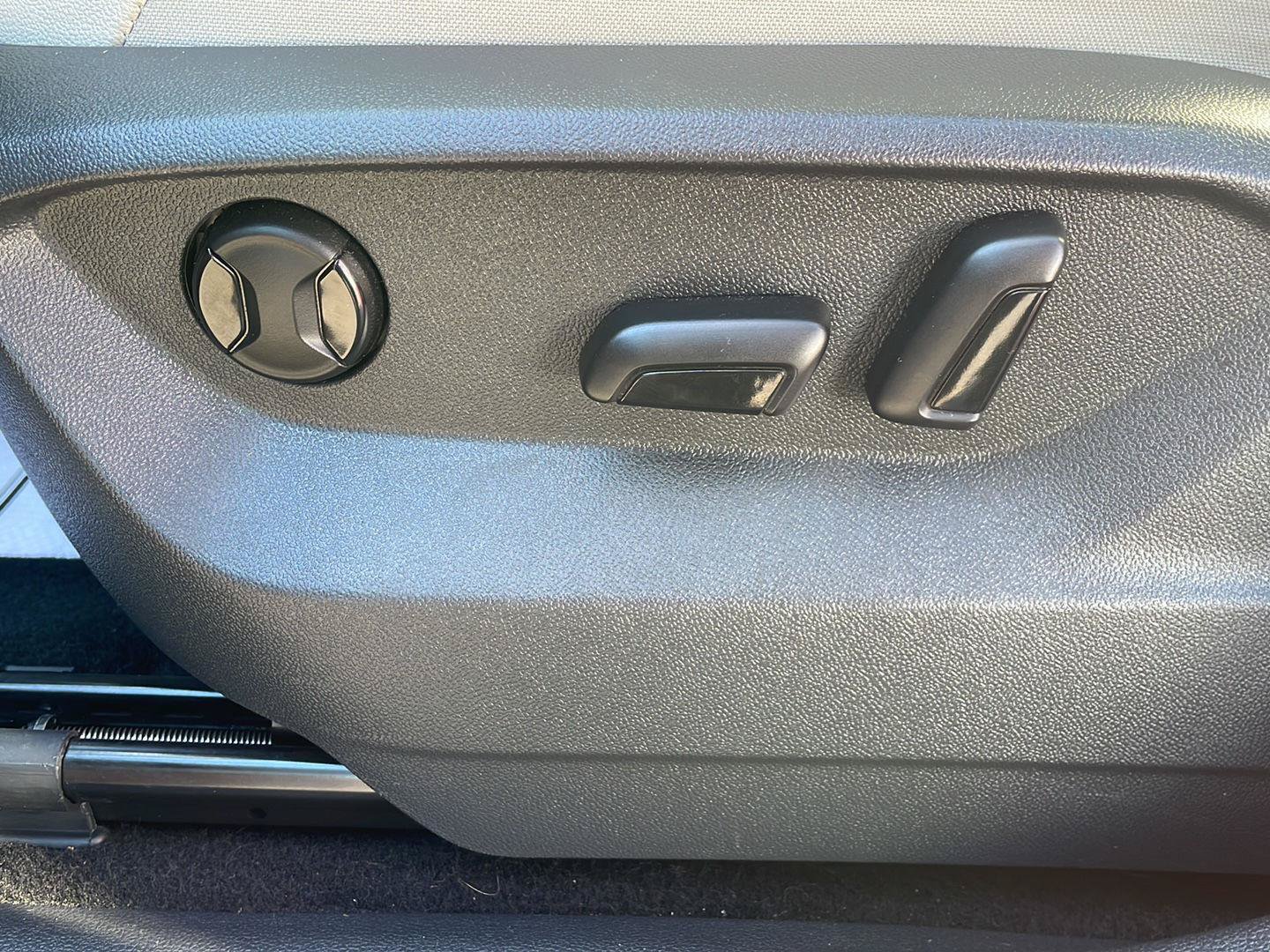 Used 2019 Volkswagen Tiguan S AWD/4WD image 11