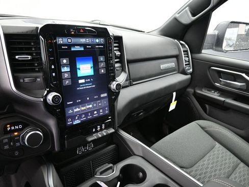 New 2026 RAM 1500 4x4 Crew Cab image 17