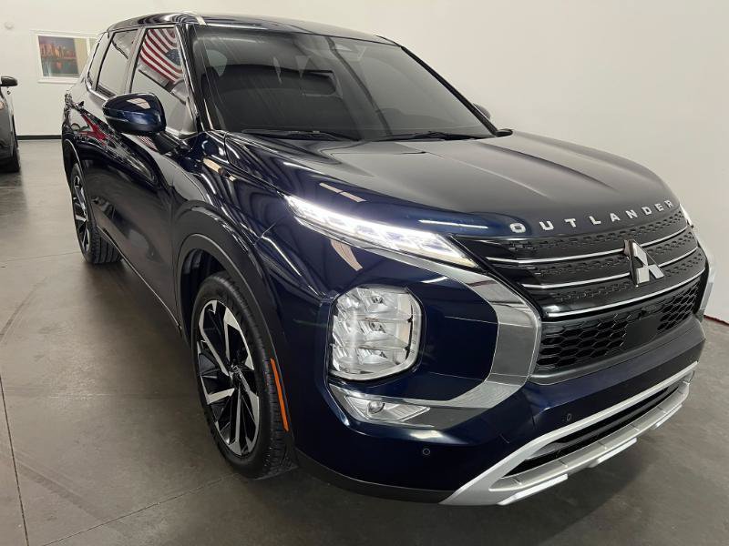 Used 2023 Mitsubishi Outlander SE FWD image 3