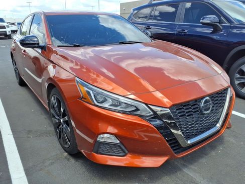 Used 2021 Nissan Altima 2.5 SR w/ SR Premium Package FWD image 2