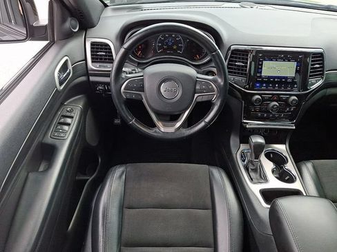 Used 2021 Jeep Grand Cherokee Laredo X AWD/4WD image 2