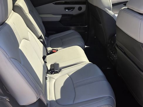 Certified 2023 Honda Pilot Touring image 19