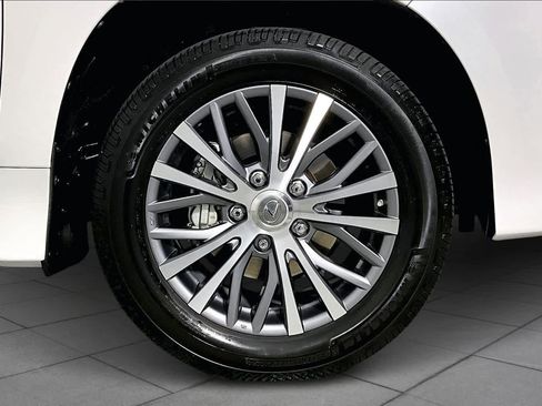 Used 2020 Lexus LX 570 4WD w/ Luxury Package image 9