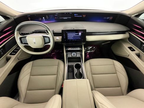 Used 2025 Lincoln Nautilus Premier AWD/4WD image 10