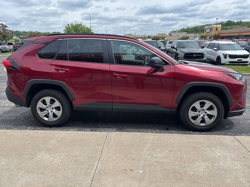 Used 2021 Toyota RAV4 LE AWD/4WD image 4