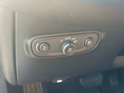 Used 2018 Chevrolet Equinox Premier FWD image 25