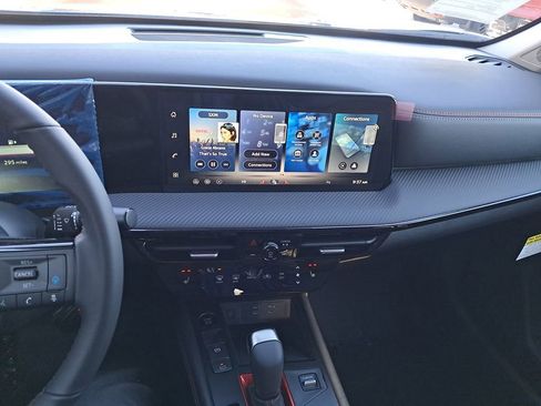 New 2026 Nissan Kicks SR w/ Cold Weather Package image 18