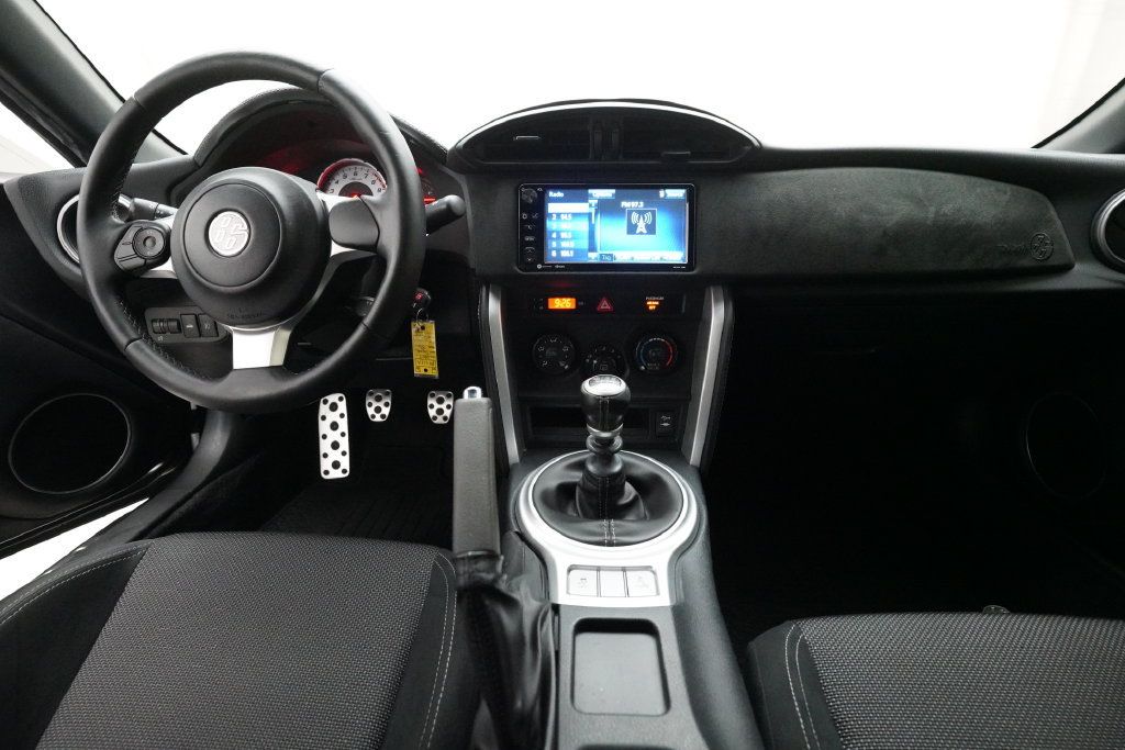 Used 2017 Toyota 86 RWD image 5