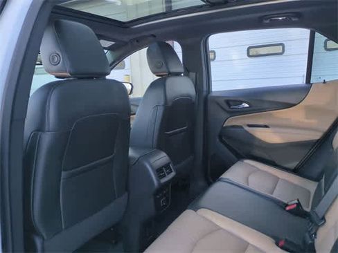 Used 2023 Chevrolet Equinox Premier image 19