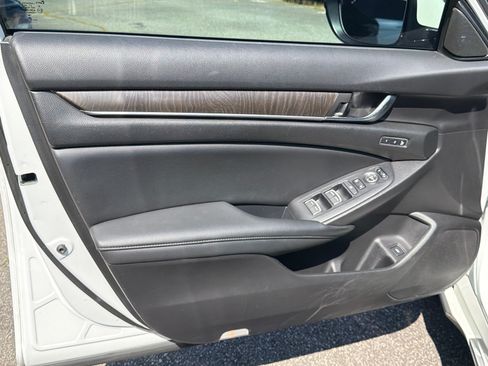 Used 2021 Honda Accord Touring image 10