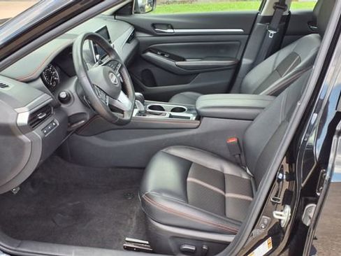 Used 2025 Nissan Altima 2.5 SR FWD image 4