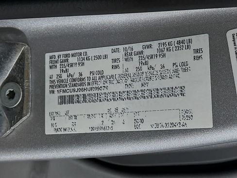 Used 2017 Ford Escape Titanium w/ Equipment Group 301A AWD/4WD image 22