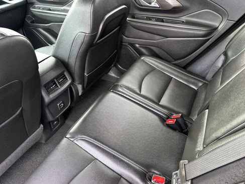 Used 2024 GMC Terrain SLT AWD/4WD image 4