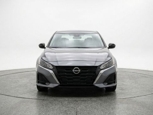 Used 2025 Nissan Altima 2.5 SV image 2