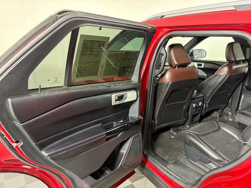 Used 2021 Ford Explorer Platinum w/ Equipment Group 601A AWD/4WD image 29